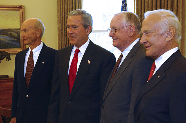 File:Apollo 11 - Crew at the White House.jpg