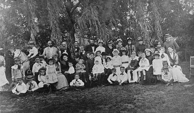 File:Alexander Graham Bell and his Scott Circle School.jpg