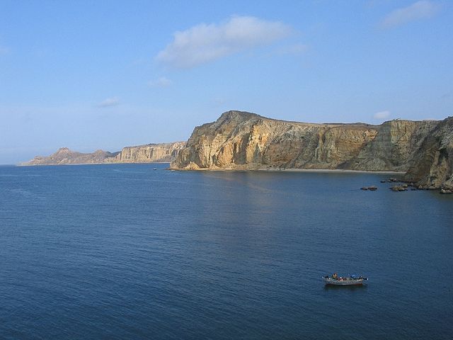 File:Beach of Coatinha in Benguela, Angola.jpg