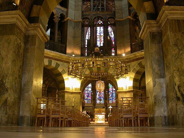 File:Aachener dom oktagon.jpg