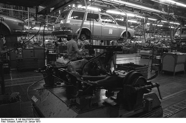File:Bundesarchiv B 145 Bild-F038791-0007, Wolfsburg, VW Autowerk.jpg
