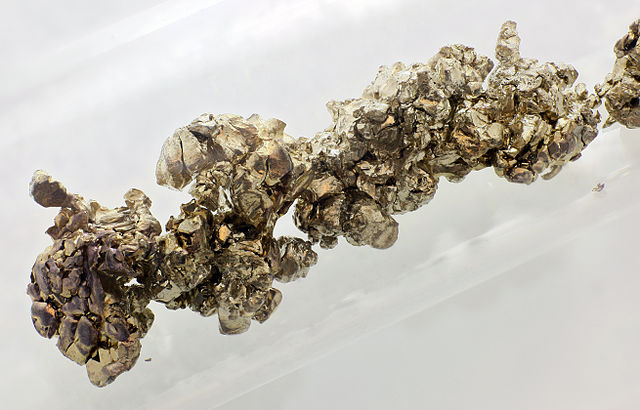 File:Strontium destilled crystals.jpg