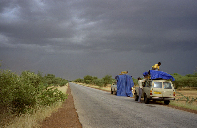 File:Highway to tahoua 2007 002.jpg