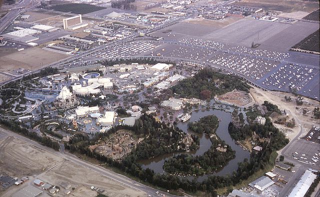 File:6308-AnaheimDisneyLand-NW to SE View.jpg