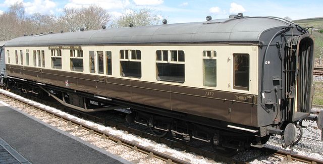 File:GWR coach E164 BCK 7377.jpg