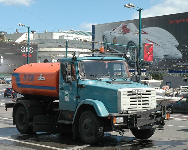 File:ZiL truck in Moscow.jpg
