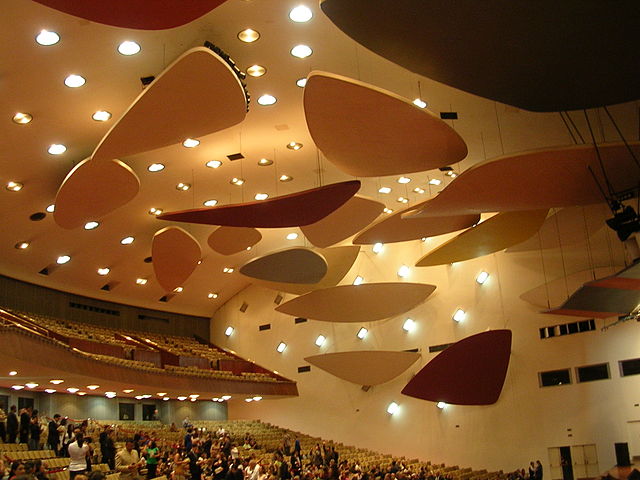 File:Aula Magna-Calder-UCV.JPG