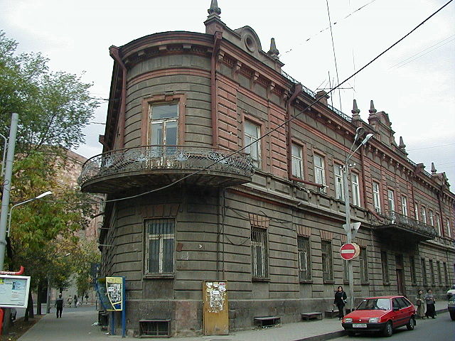 File:Parliament 1918 Yerevan.jpg