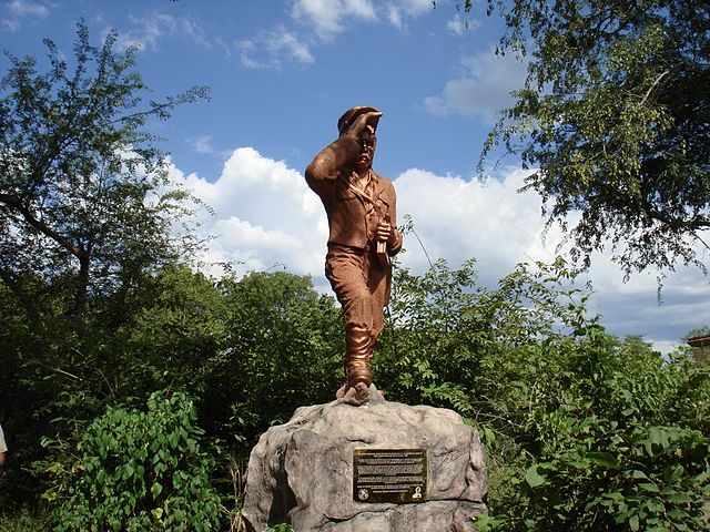 File:Livingstone statue2.jpg