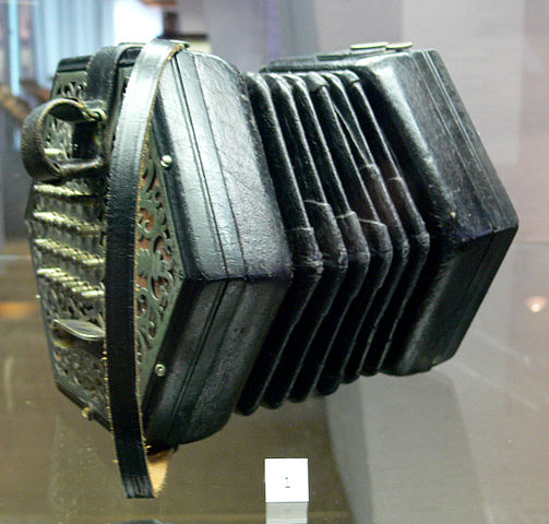 File:Concertina Lachenal c1900 MIM.jpg