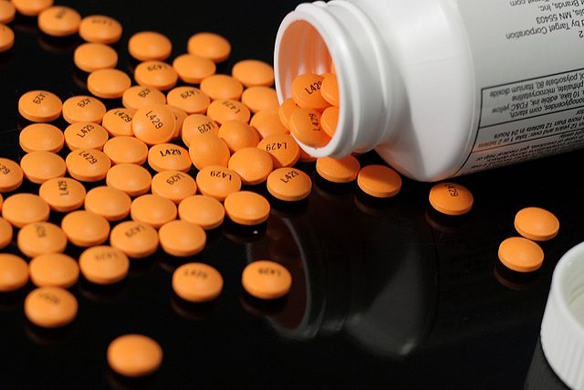 File:Regular strength enteric coated aspirin tablets.jpg