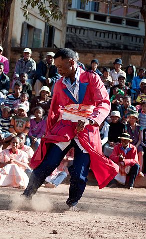 File:Hira gasy dancer Madagascar.jpg