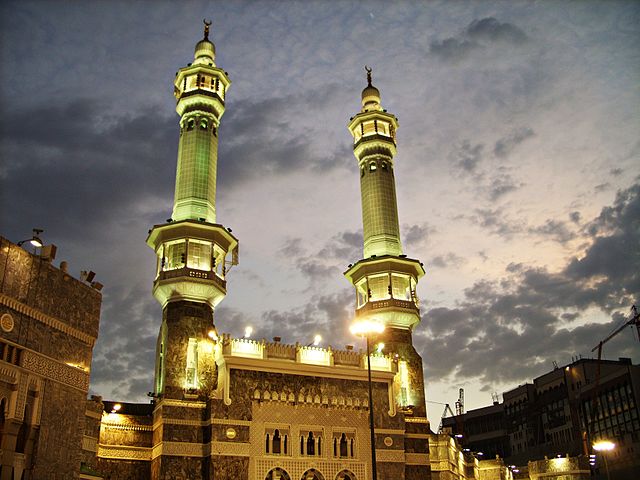 File:Minarets in Makkah (Mecca).jpg