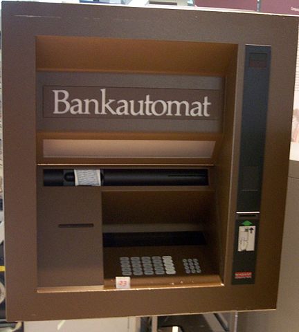 File:Fr&uuml;her Bankautomat von Nixdorf.jpg