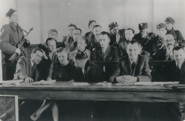 File:Proces Pileckiego 1948.jpg