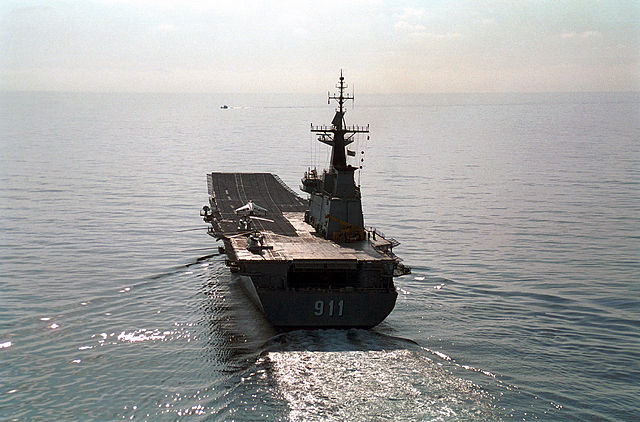 File:Chakri Naruebet 2001 stern view.JPEG