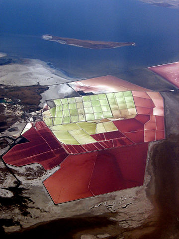 File:Great Salt Lake, Utah USA (2006).jpg
