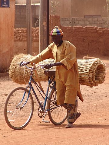 File:Person mit fahrrad feb07.jpg