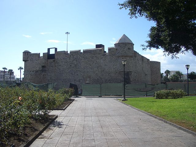 File:Castillo de la Luz.JPG
