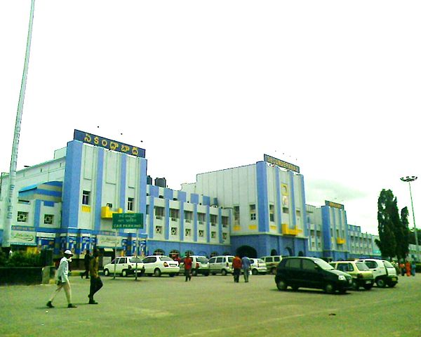 File:Secbad rly stn.jpg