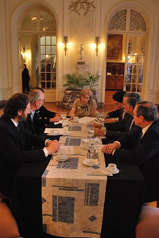 File:Palacio Taranco meeting.jpg