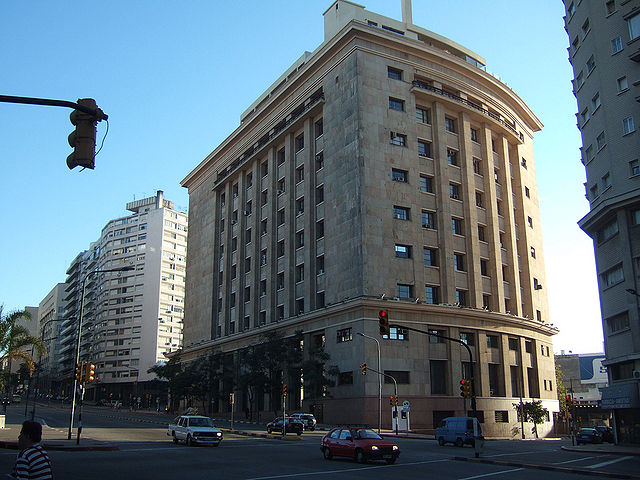 File:Avda. Libertador, Montevideo.jpg