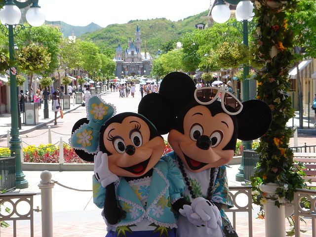 File:HKMickeyMinnieMainStreetSummer07.JPG