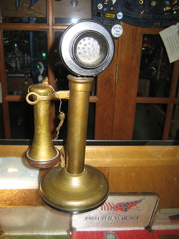 File:TalAutoMusTelephoneCandlestick.jpg