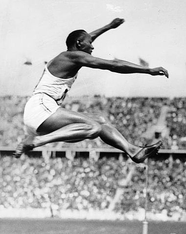 File:Bundesarchiv Bild 183-R96374, Berlin, Olympiade, Jesse Owens beim Weitsprung crop.jpg