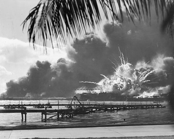File:USS SHAW exploding Pearl Harbor Nara 80-G-16871 2.jpg