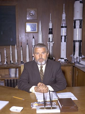 File:19700202-wernher-von-braun-nasa.jpg
