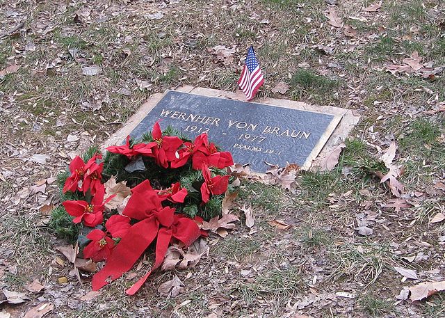 File:Von Braun Wernher grave.jpg