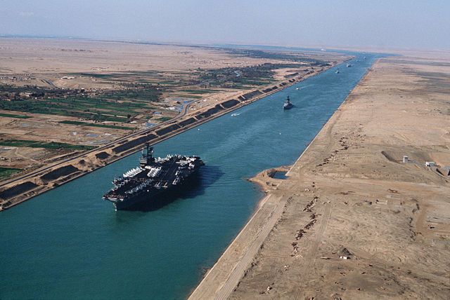 File:USS America (CV-66) in the Suez canal 1981.jpg