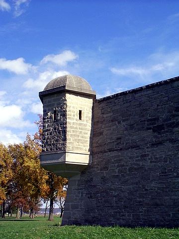 File:Ft de Chartres-bastion-1.jpg