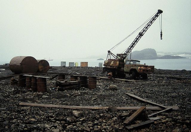 File:Antarctica, pollution, environment, Russia, Bellingshausen 1.JPG