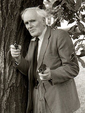 File:Desmond Llewelyn 01.jpg