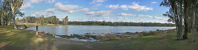 File:Confluence of Murray & Darling Rivers, Wentworth, NSW, 9.7.2007.jpg