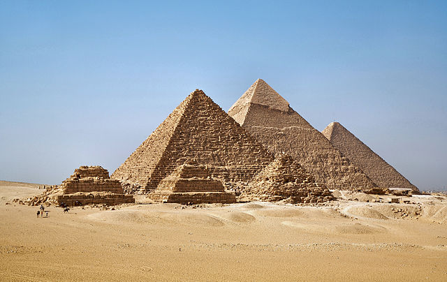 File:All Gizah Pyramids-3.jpg