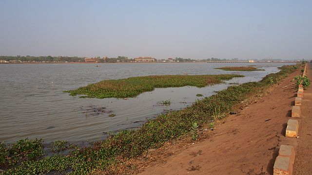 File:Barrage no 2 Ouaga.jpg