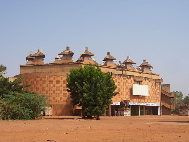 File:Ouagadougou Maison du peuple.jpg