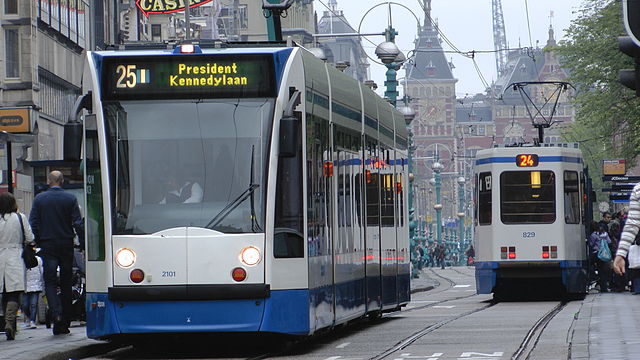 File:Tram25 Damrak 2011.JPG