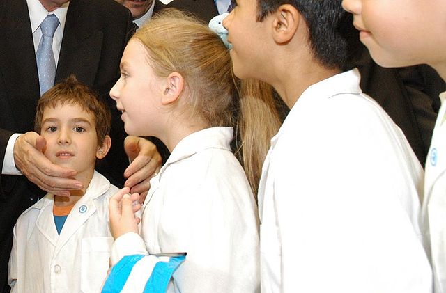 File:Delantales blancos 2.jpg