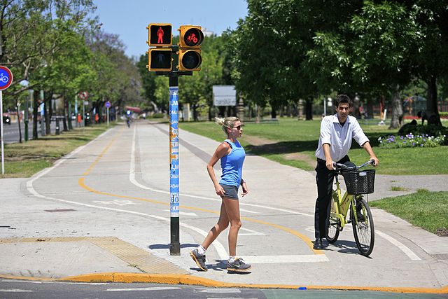 File:Ciclov&iacute;a Buenos Aires.jpg