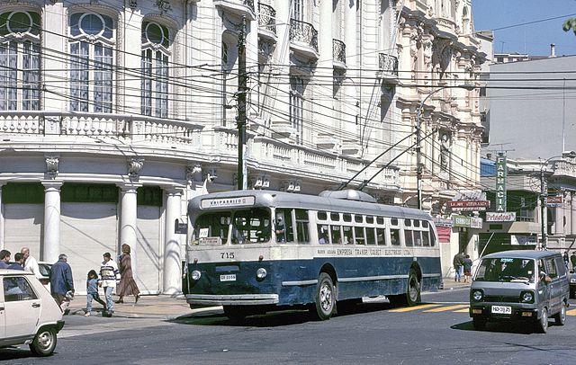 File:Valpara&iacute;so Pullman trolleybus 715.jpg