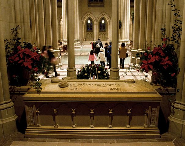 File:Woodrow Wilson tomb 2.jpg