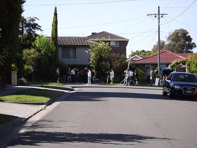 File:Pin Oak Court Filming.jpg