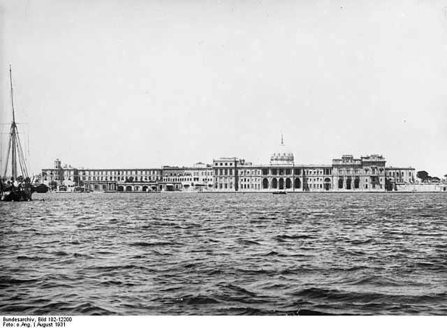 File:Bundesarchiv Bild 102-12200, Alexandria, Ras-El-Tine-Palast.jpg