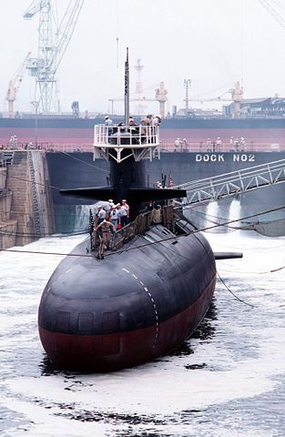 File:DN-ST-90-11773 USS Barbel (SS-580) in SSK No.2 Dock 19881006.jpg
