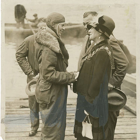 File:Earhart in Southampton.jpg