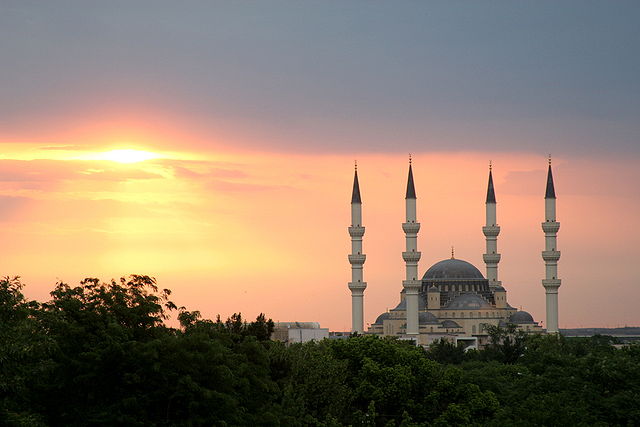 File:Ertugrul Gazi Mosque in Ashgabat, Turkmenistan.jpg